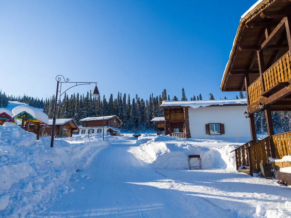 Alpine Village Estación Esquí Mountain Salanga Día Soleado Invierno Casas — Foto de Stock