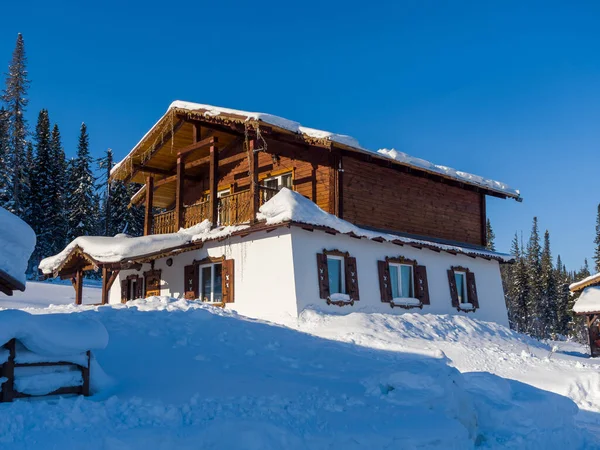 Hotel Alpinen Stil Skigebiet Gornaja Salanga Winter Sonniger Tag Blauer — Stockfoto