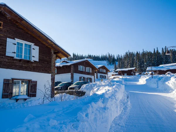 Alpine Village Estación Esquí Mountain Salanga Chalet Nieve Día Invierno — Foto de Stock