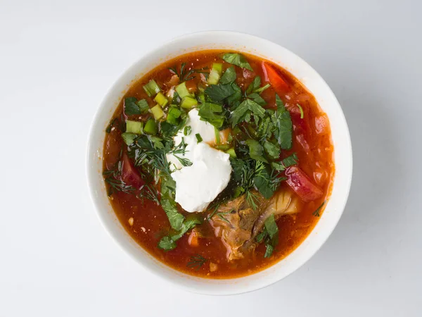 Borsch Con Crema Agria Tazón Blanco Sobre Fondo Blanco Vista — Foto de Stock