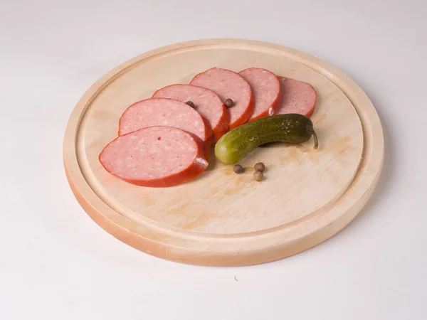 Raw Smoked Sausage Cut Slices Board Pickled Cucumber Allspice — Stock Photo, Image