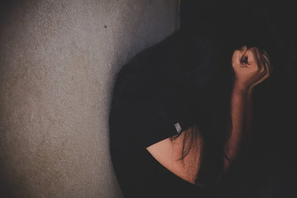 若いうつ病の女性家庭内暴力レイプ暴行 — ストック写真