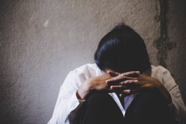 Tanrı 'ya dua eden Asyalı kadın, Tanrı' nın lütfu için dua et.. 