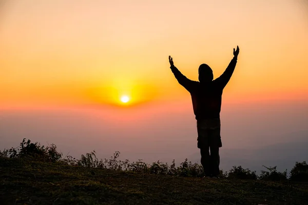 Silhouette of man praying in the sunrise — Stock Photo, Image
