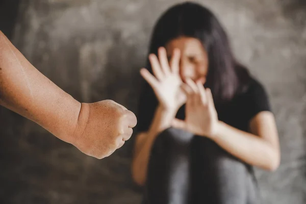 Jeune Femme Déprimée Violence Domestique Violente Battue Violée Assise Dans — Photo
