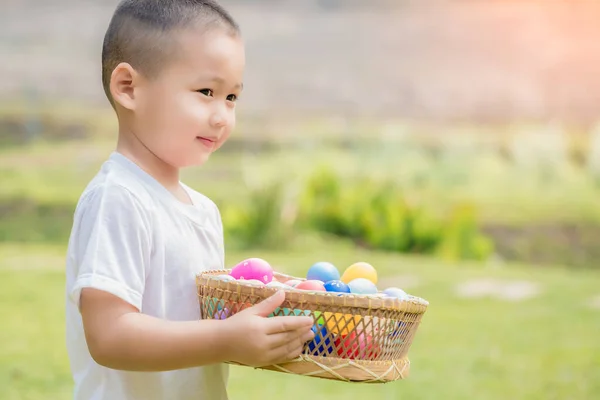 Lindo Niño Día Pascua Niño Con Cesta Pascua Caza Los — Foto de Stock