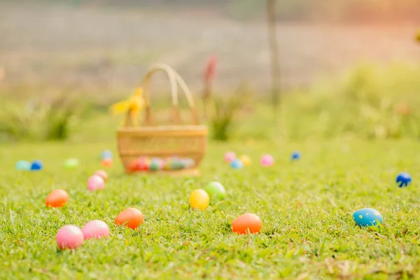 Huevos Pascua Sobre Hierba Pascua Vacaciones Tradición Concepto Objeto — Foto de Stock