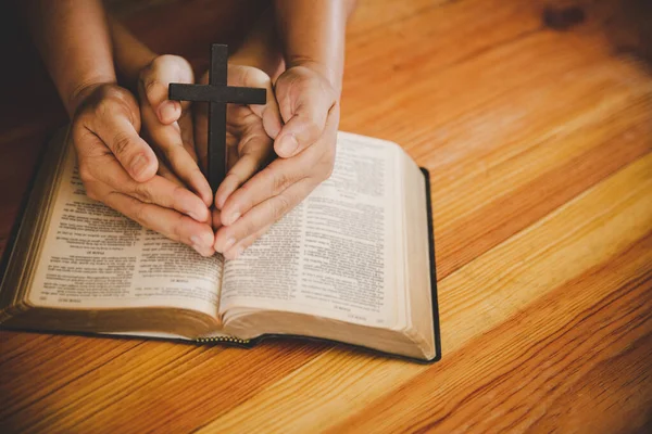 Dois Cristãos Rezam Juntos Pela Esperança Conceito Cristianismo Esperança Amor — Fotografia de Stock