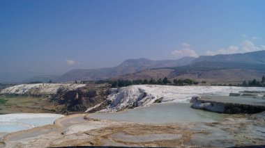 Pamukkale 'nin kireçtaşı terasları. Türkiye