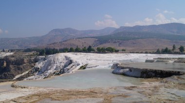 Pamukkale 'nin kireçtaşı terasları. Türkiye