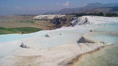 Pamukkale 'nin kireçtaşı terasları. Türkiye