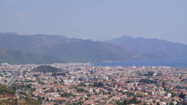 Türkiye 'nin Mugla kentinin Panorama' sı dağların arka planına karşı.