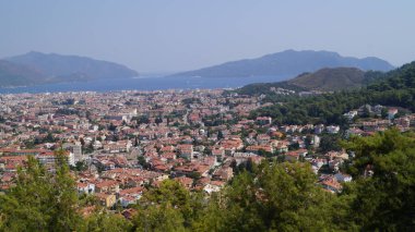 Türkiye 'nin Mugla kentinin Panorama' sı dağların arka planına karşı.