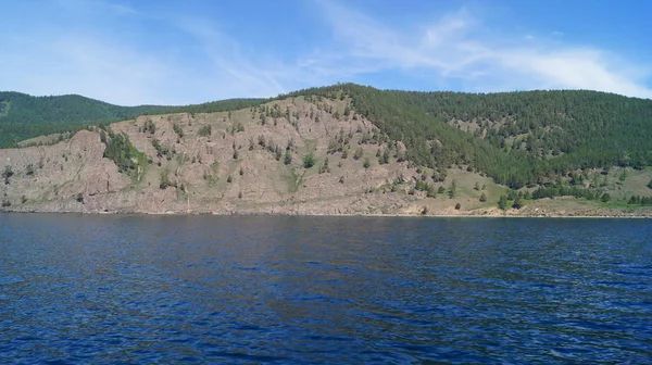 ロシアバイカル湖の美しい岩の海岸 — ストック写真