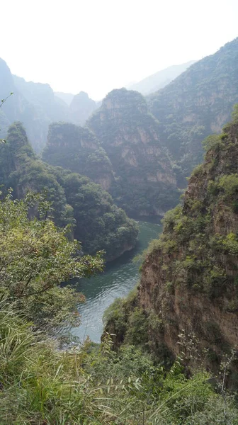中国的金龙峡谷座落在阳庆县的北部 山水秀丽 风景秀丽 — 图库照片