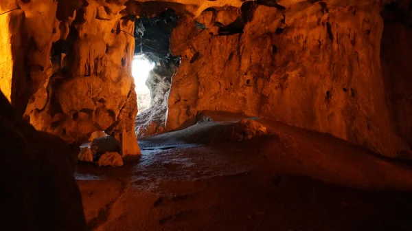 Východ Jeskyně Karain Archeologického Naleziště Paleolitické Éry Turecku — Stock fotografie