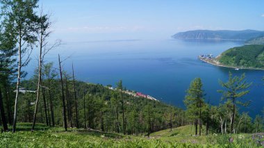 Baykal Gölü ve çevre manzarası