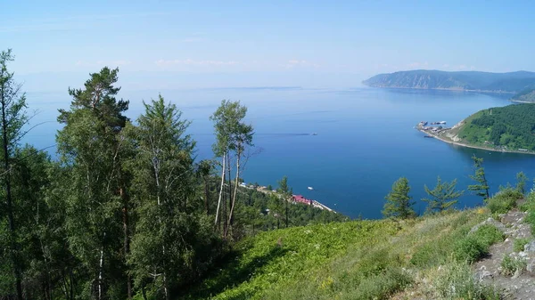 Baykal Gölü ve çevre manzarası