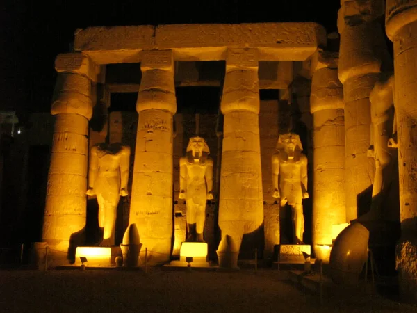 Luxor Tapınağının Sütunları