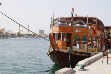 Rıhtımda gemi var. Birleşik Arap Emirlikleri