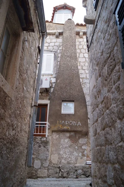 Eski Şehrin Tarihi Bölgesinde Dar Bir Sokakta Dubrovnik Hırvatistan — Stok fotoğraf