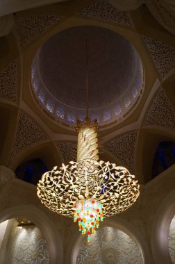 Müslüman bir caminin içi. Şeyh Zayed Büyük Cami. Abu Dabi, Birleşik Arap Emirlikleri