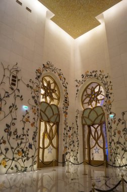 Müslüman bir caminin içi. Şeyh Zayed Büyük Cami. Abu Dabi, Birleşik Arap Emirlikleri