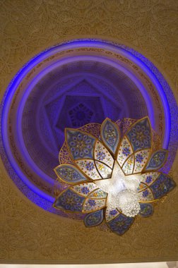 Müslüman bir caminin içi. Şeyh Zayed Büyük Cami. Abu Dabi, Birleşik Arap Emirlikleri