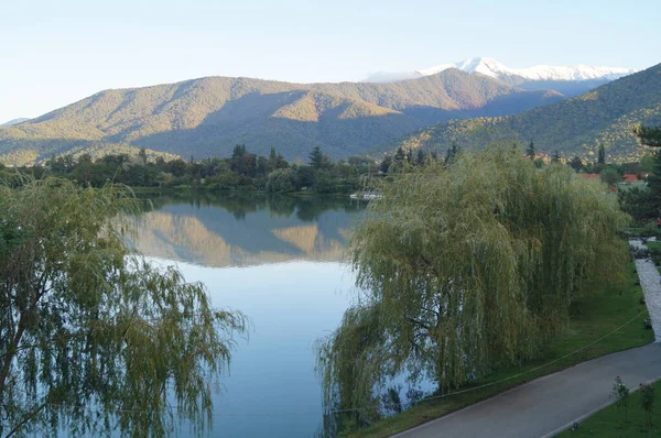 Взгляд Озеро Лопота Кавказские Горы Кахетия Грузия — стоковое фото
