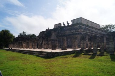 Meksika 'daki harabeler. Chichen Itza, Meksika 'nın Yucatan Yarımadası' nın kuzeyindeki Maya siyasi ve kültürel merkezidir. Chichen Itza, Yucatan, Meksika