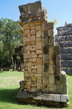 Meksika 'daki harabeler. Chichen Itza, Meksika 'nın Yucatan Yarımadası' nın kuzeyindeki Maya siyasi ve kültürel merkezidir. Chichen Itza, Yucatan, Meksika