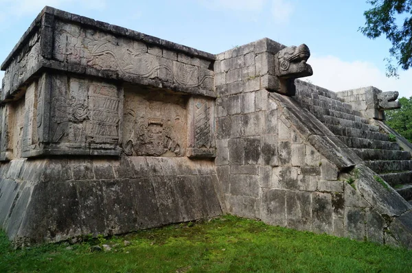墨西哥的破坏 奇琴伊察 Chichen Itza 是位于墨西哥尤卡坦半岛北部的玛雅政治和文化中心 也是伊察人民的圣城 Chichen Itza Yucatan 墨西哥 — 图库照片