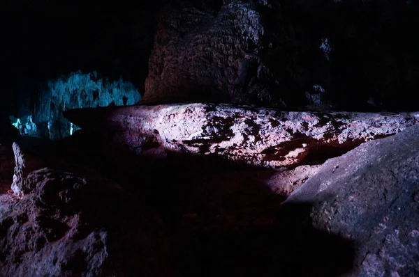 Luce Sulla Pietra Grotta Lolthun Lingua Maya Una Pietra Fiore — Foto Stock