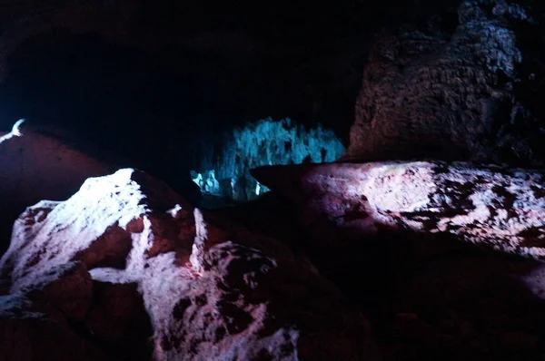 石の上の光 ロルトゥン洞窟 マヤ語で 花の石 メキシコのマヤの神聖な洞窟の一つ — ストック写真