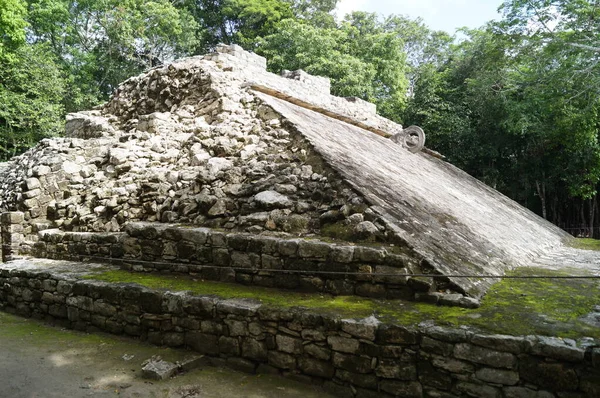 コバの2つの球技場のうちの1つ メキシコのキンタナ ルー州に位置するユカタン半島の古代都市コバの遺跡 — ストック写真