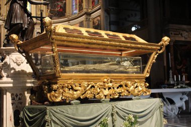 Azizlerin kalıntıları. Duomo, Pisa başpiskoposluğunun Assunta 'lı Aziz Mary' ye adanmış ortaçağ katedralidir..