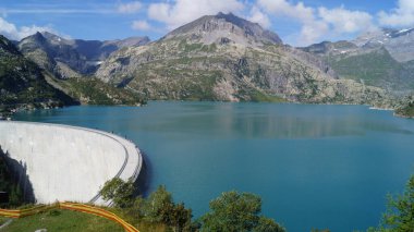 Kemer barajının ayrıntıları. Lac d 'mosson İsviçre' nin Valais kantonunda bir rezervuardır. Salvan ve Finhaut belediyelerinde bulunur..