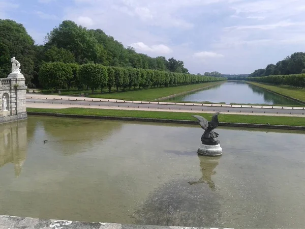 フォンテーヌブロー宮殿庭園噴水とグランド運河 フランス — ストック写真
