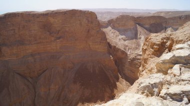 Masada 'daki kaleden muhteşem bir dağ manzarası. İsrail