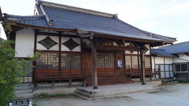 Izumo Taisha 'daki antik binalar. Izumo Taisha resmi olarak Izumo Chashiro, Japonya 'nın en eski ve en önemli Shinto tapınaklarından biridir. Izumo, Shimane, Japonya