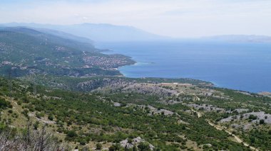 Hırvatistan 'ın Adriyatik kıyılarının güzel manzarası. Gradina, Ledenice, Novi Vinodolski, Hırvatistan.