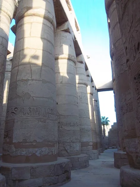 卡尔纳克圣殿建筑群 Karnak Temple Complex 包含了埃及卢克索 Luxor 附近的大量腐烂的寺庙 尖塔和其他建筑 Karnak Temple — 图库照片