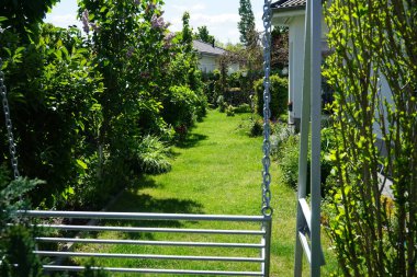 Mayıs 'ta bahçe manzarası. Berlin, Almanya