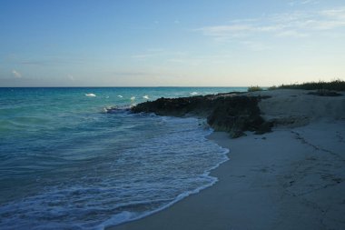  Muhteşem okyanus manzarası. Cayo Santa Maria beyaz kumlu plajlarıyla tanınır. Cayo Santa Maria, Küba.   