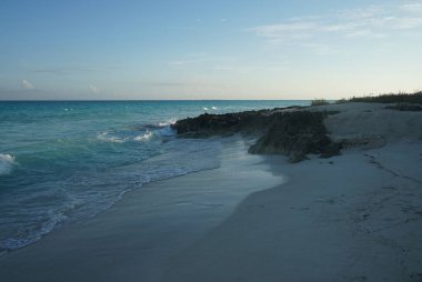  Muhteşem okyanus manzarası. Cayo Santa Maria beyaz kumlu plajlarıyla tanınır. Cayo Santa Maria, Küba.   