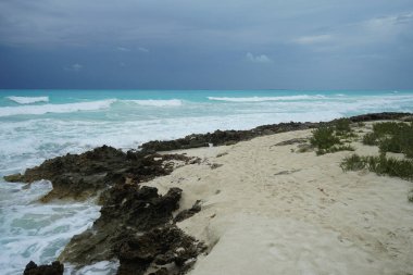  Muhteşem okyanus manzarası. Cayo Santa Maria beyaz kumlu plajlarıyla tanınır. Cayo Santa Maria, Küba.   