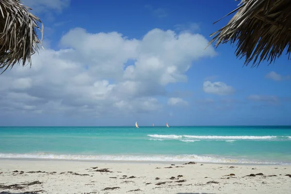 从古巴沿海启航 卡约圣玛利亚以其白色沙滩而闻名 Cayo Santa Maria — 图库照片