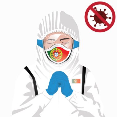 Covid-19 veya Coronavirus konsepti. Portekizli tıbbi personel koruyucu giysiler içinde maske takıyor ve Portekiz 'deki Covid-19 virüs salgınına karşı dua ediyor. Portekizli adam ve Portekiz bayrağı. Pandemik korona virüsü