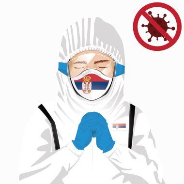 Covid-19 veya Coronavirus konsepti. Sırp sağlık personeli koruyucu giysiler içinde maske takıyor ve Sırbistan 'da Covid-19 virüsü salgınına karşı dua ediyor. Sırp adam ve Sırbistan bayrağı. Pandemik korona virüsü