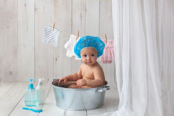 Cute baby takes bath. — Stockfoto